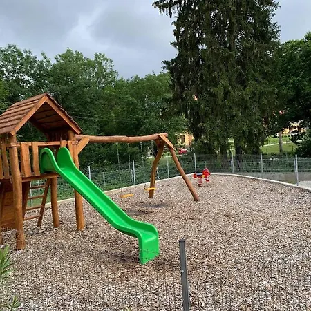 فندق مبيت وإفطار St. Hubertus Etterem Es Panzio Parádsasvár