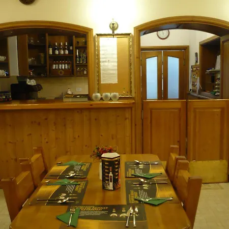 St. Hubertus Etterem Es Panzio