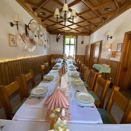 Frühstückspension St. Hubertus étterem és Panzió