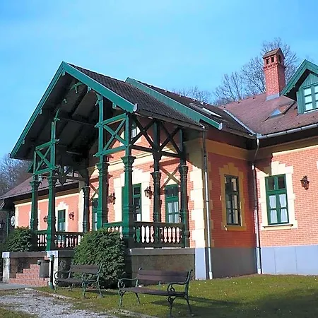 St. Hubertus Etterem Es Panzio Parádsasvár