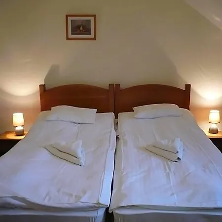 Bed & Breakfast St. Hubertus Etterem Es Panzio *