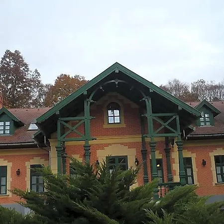 St. Hubertus Etterem Es Panzio * Parádsasvár