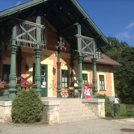 فندق مبيت وإفطار St. Hubertus Etterem Es Panzio