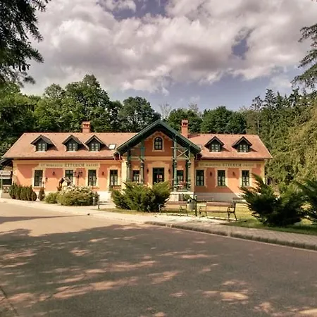 St. Hubertus Etterem Es Panzio Parádsasvár