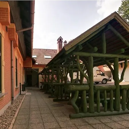 فندق مبيت وإفطار St. Hubertus Etterem Es Panzio