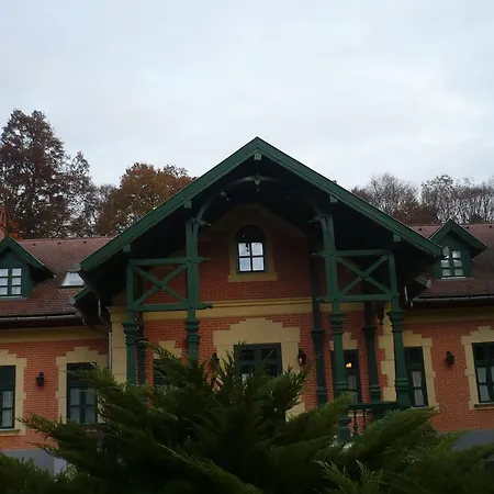 Frühstückspension St. Hubertus étterem és Panzió Parádsasvár
