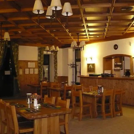 St. Hubertus Etterem Es Panzio فندق مبيت وإفطار Parádsasvár