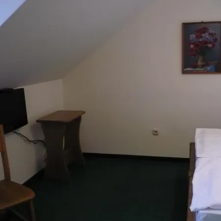 St. Hubertus Etterem Es Panzio * Parádsasvár