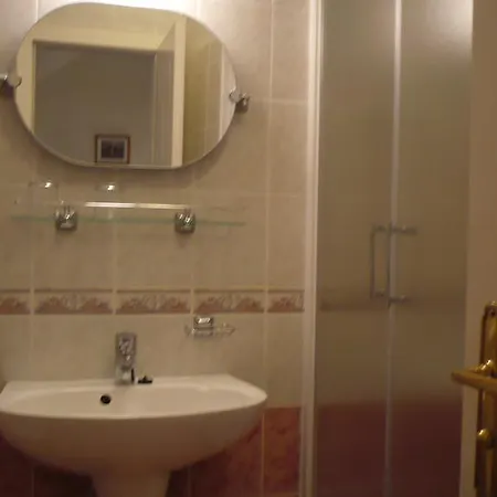 St. Hubertus Etterem Es Panzio Parádsasvár