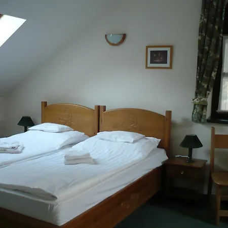 St. Hubertus Etterem Es Panzio فندق مبيت وإفطار *