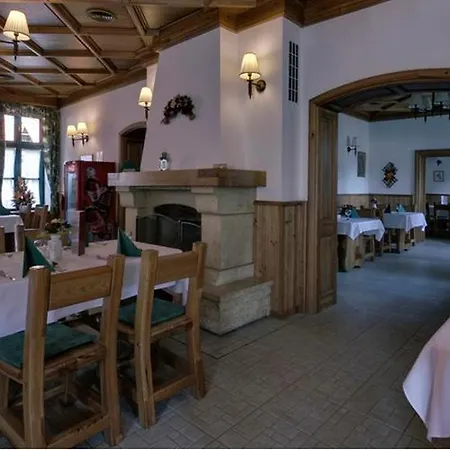 Frühstückspension St. Hubertus étterem és Panzió Parádsasvár