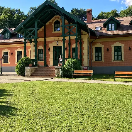 Frühstückspension St. Hubertus étterem és Panzió Parádsasvár