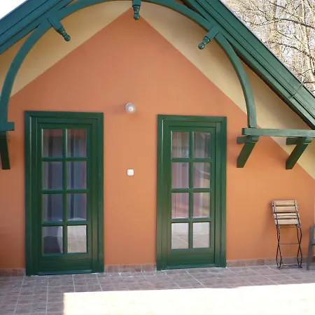 فندق مبيت وإفطار St. Hubertus Etterem Es Panzio *