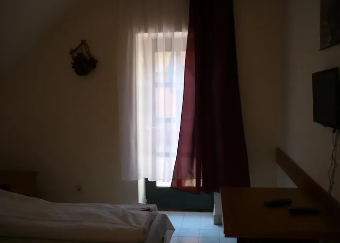 St. Hubertus Etterem Es Panzio B&B Parádsasvár